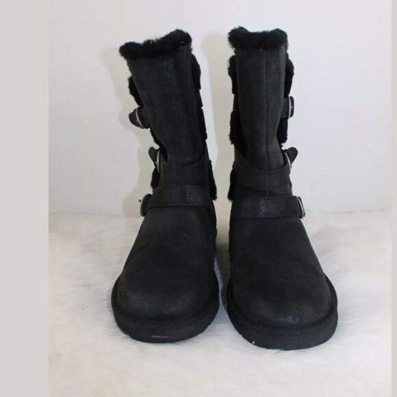 UGG Becket Black Leather Sheepskin Boots - Picture 3 of 5